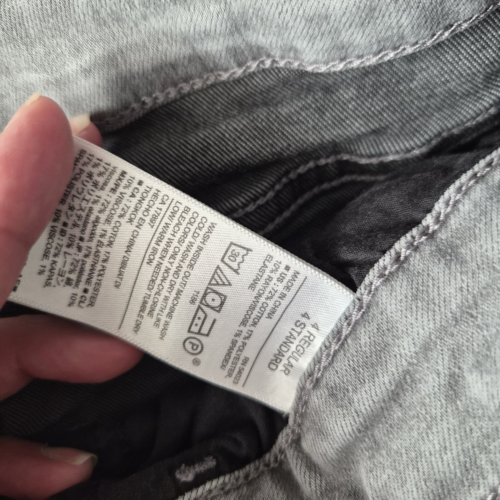 Old Navy Women's Rockstar Jeans - Picture 6 of 6